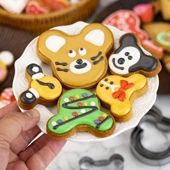 Disney Mickey Mouse cookie cutters - Picture 2 of 8